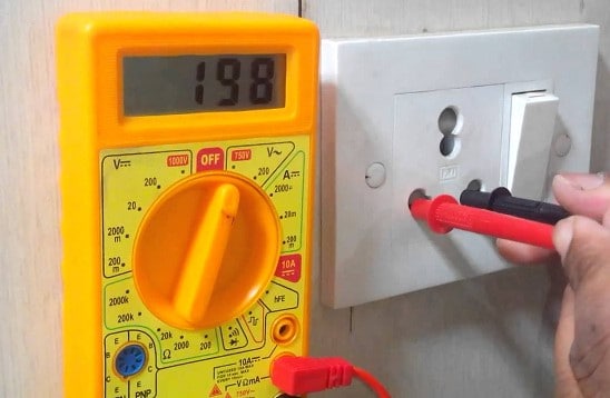 how to use a multimeter to test voltage